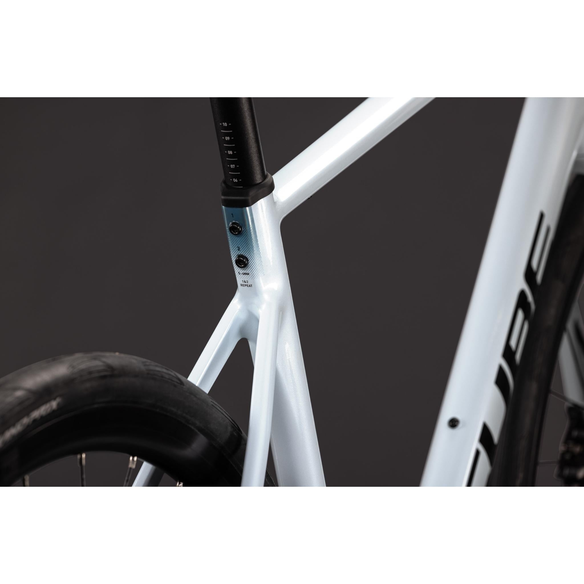 Cube Attain Race Road Bike Glacier'n'Black