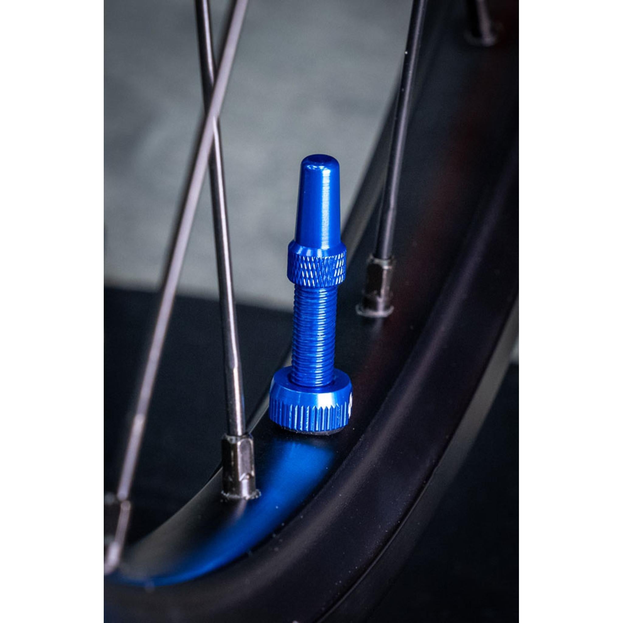 Muc-Off v2 Tubeless Presta Valve Kit 44mm Blue