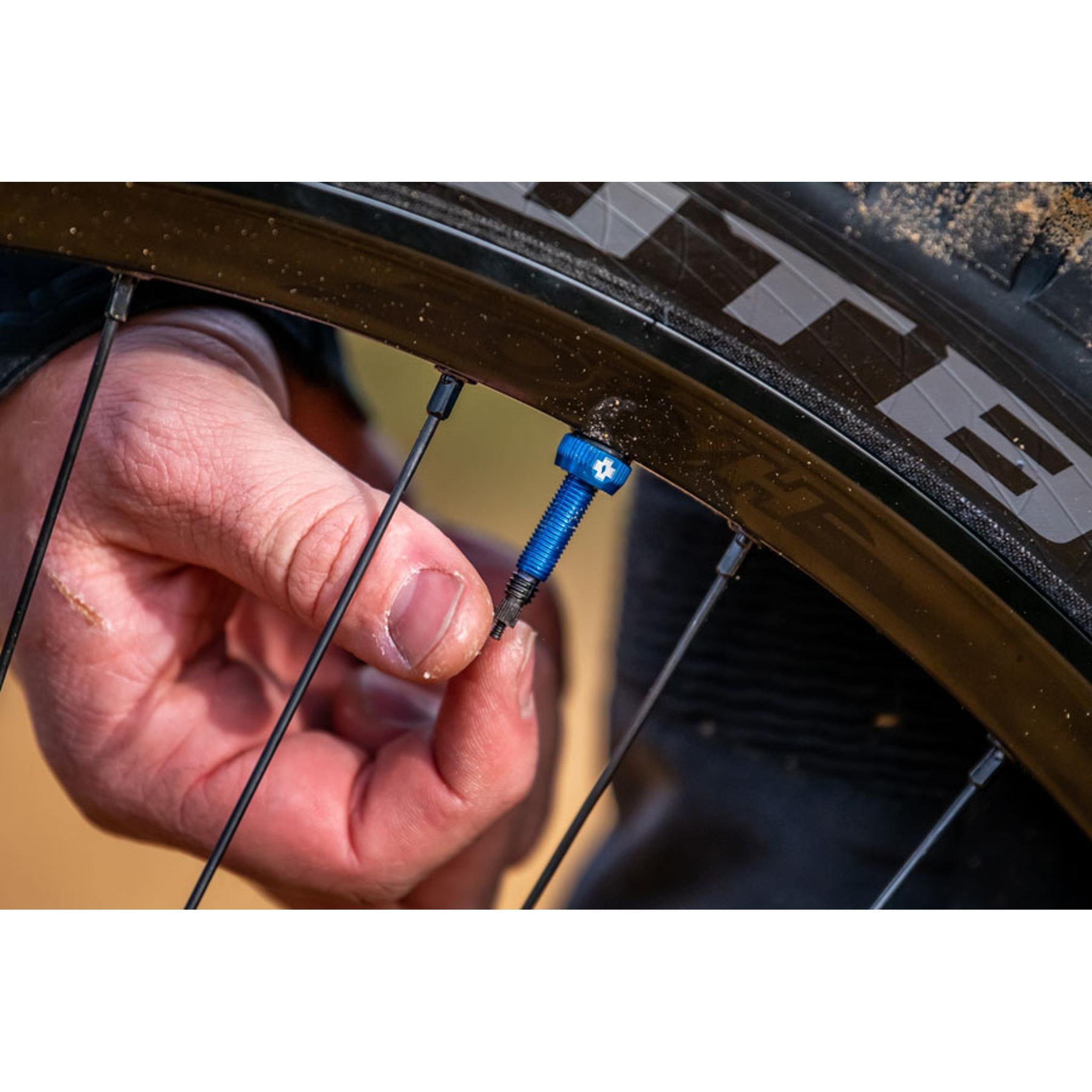 Muc-Off v2 Tubeless Presta Valve Kit 44mm Blue