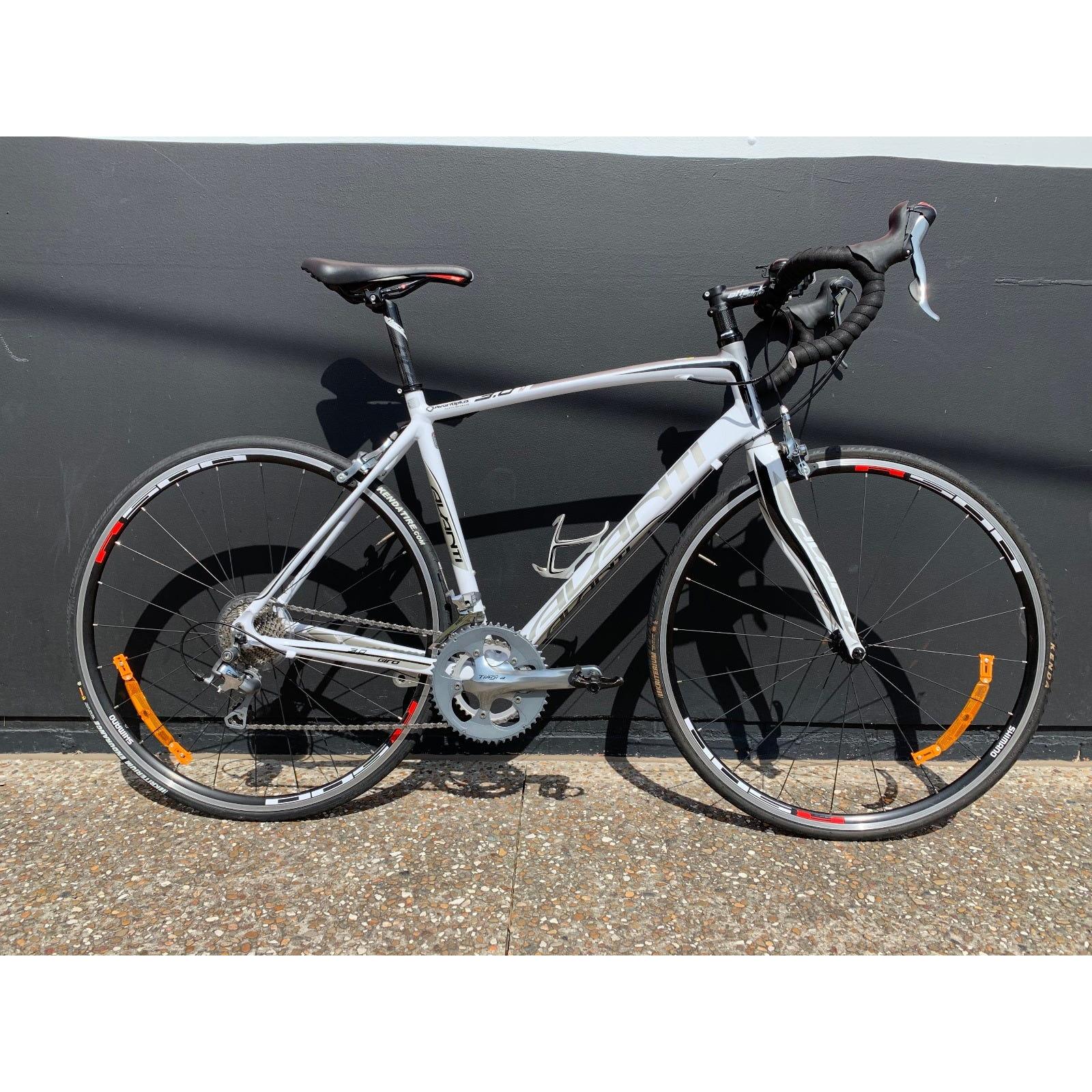 2HB Avanti Giro 3.0 White MD/LG